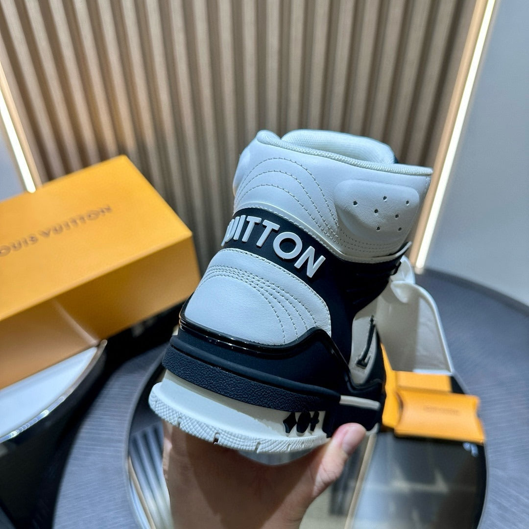 LOUIS VUITTON LV Ankle Trainers White Black